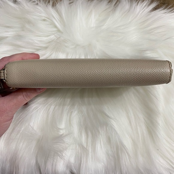 Michael Kors Tan Leather Wallet Zip-Around Sleek Design-used with light wear - Picture 7 of 12